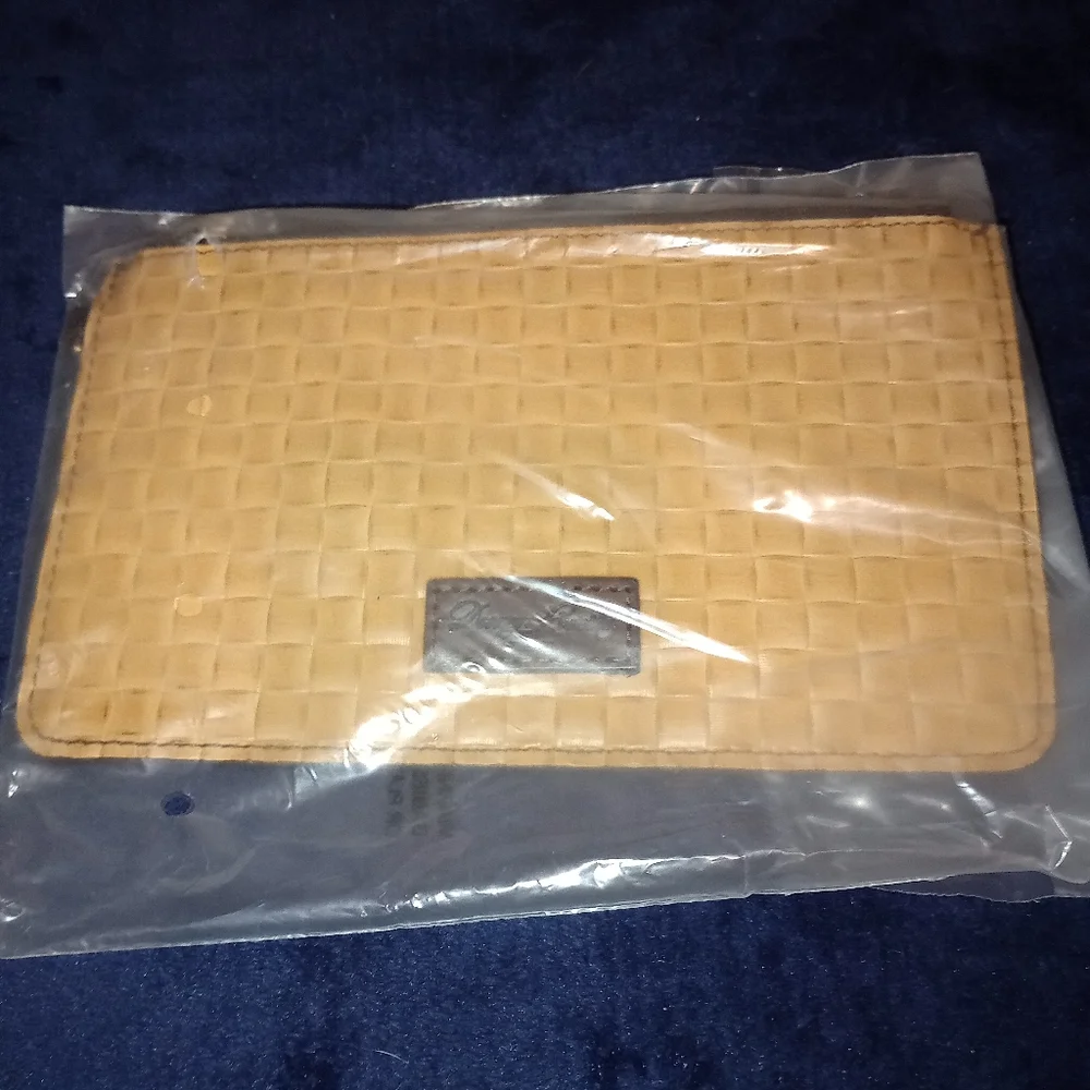 NWT Dooney & Bourke Liliana Weaved Leather bag W/ matching wristlet & Dust bag - Picture 6 of 16